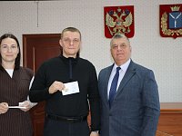 Здоровье в моде: в администрации поселка вручили знаки отличия ГТО