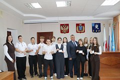 Здоровье в моде: в администрации поселка вручили знаки отличия ГТО