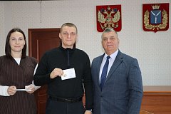 Здоровье в моде: в администрации поселка вручили знаки отличия ГТО