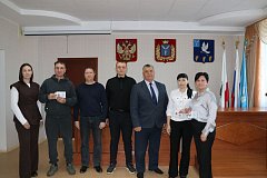 Здоровье в моде: в администрации поселка вручили знаки отличия ГТО