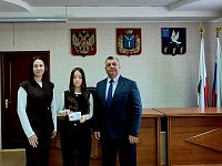 Здоровье в моде: в администрации поселка вручили знаки отличия ГТО
